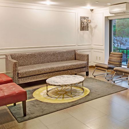 Ramada By Wyndham Staten Island New York City Exterior photo