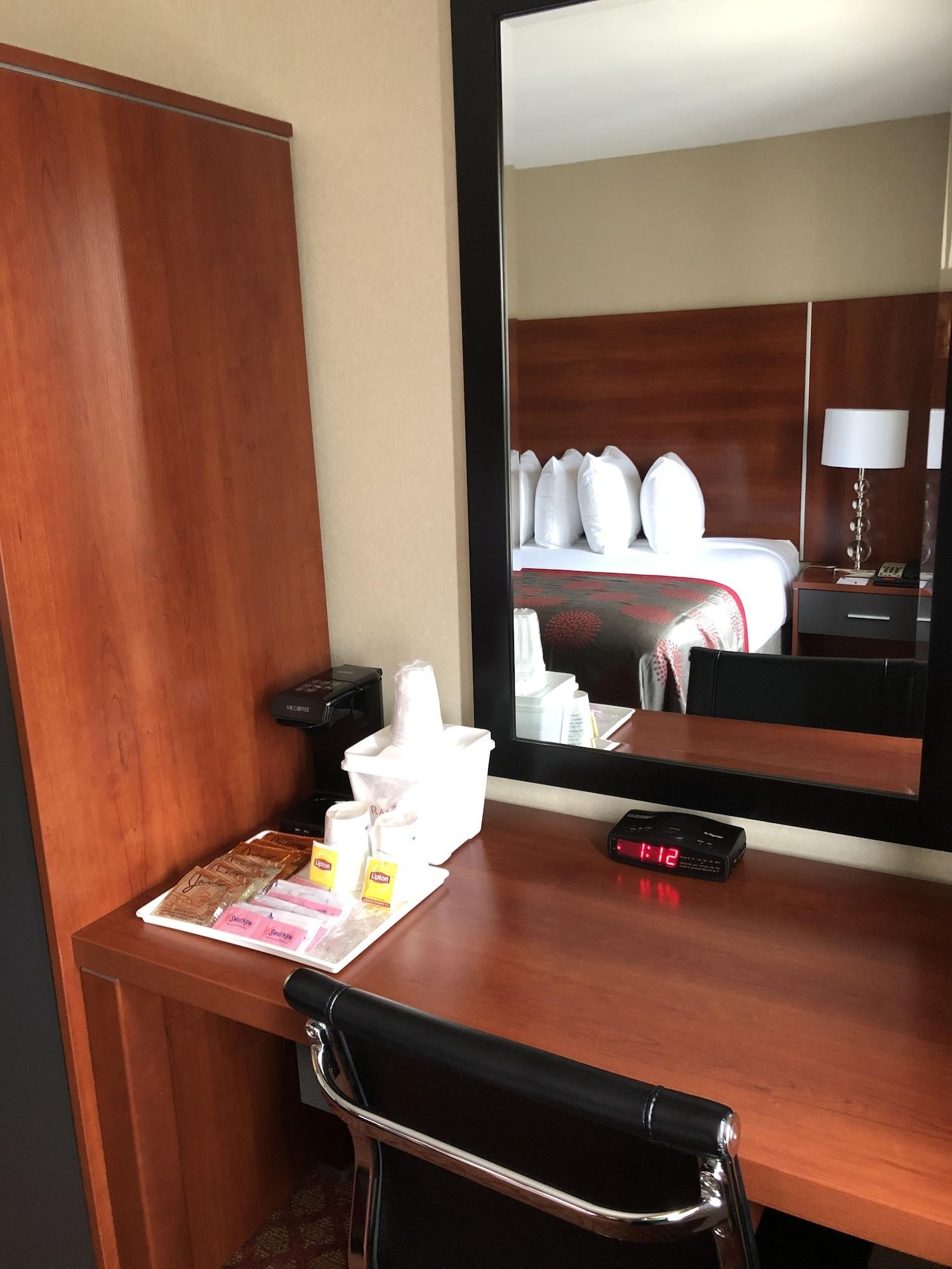 Ramada By Wyndham Staten Island New York City Exterior photo