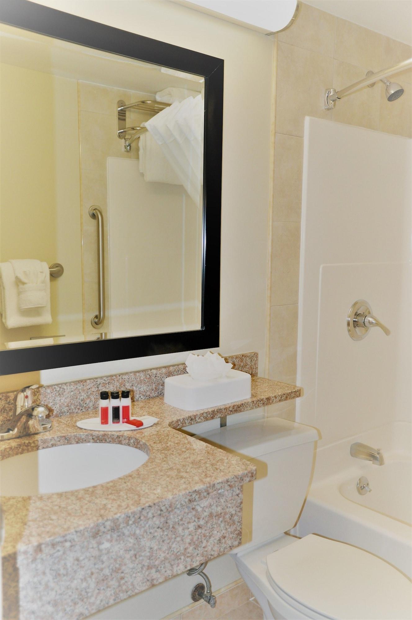 Ramada By Wyndham Staten Island New York City Exterior photo