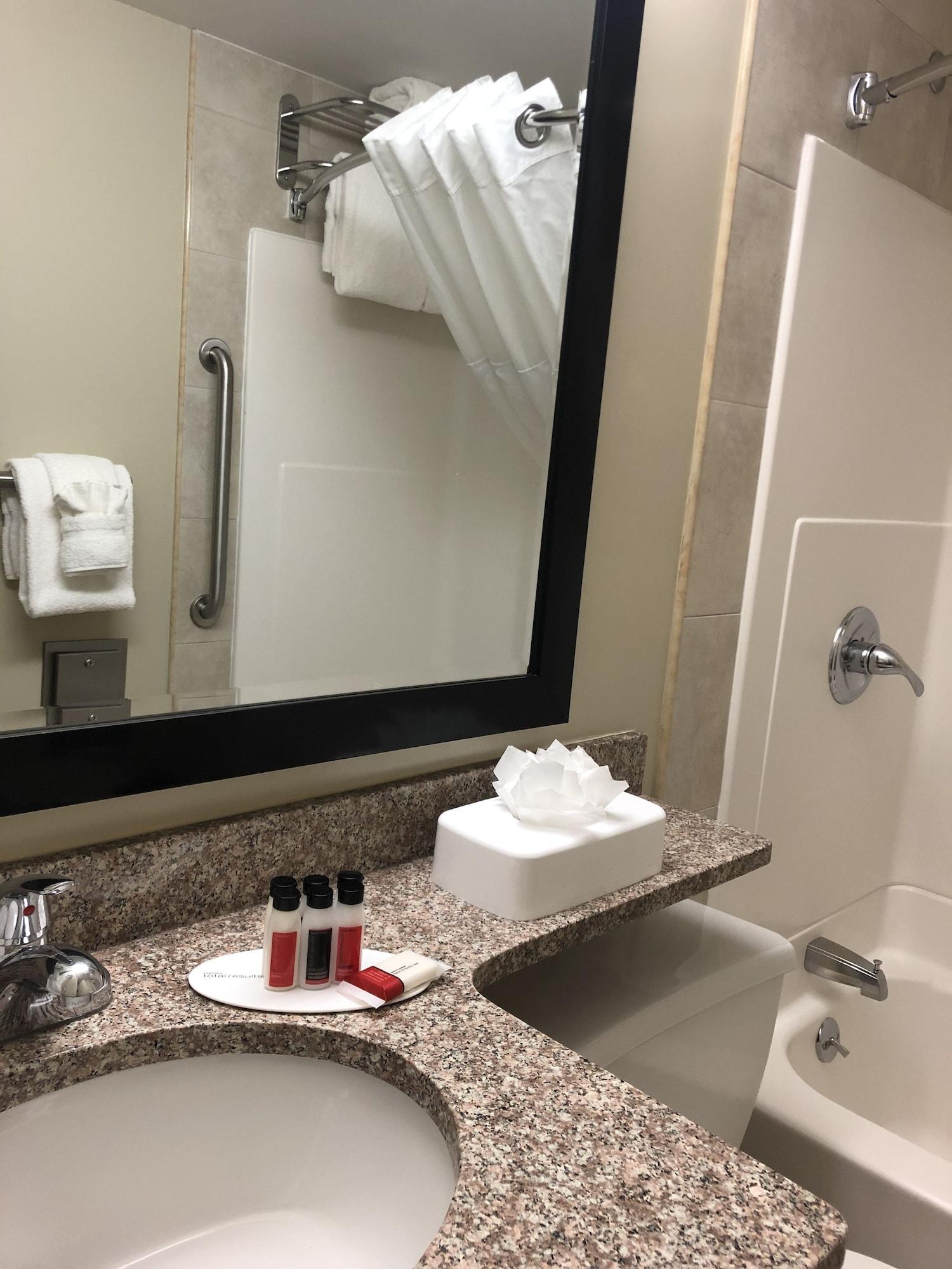 Ramada By Wyndham Staten Island New York City Exterior photo