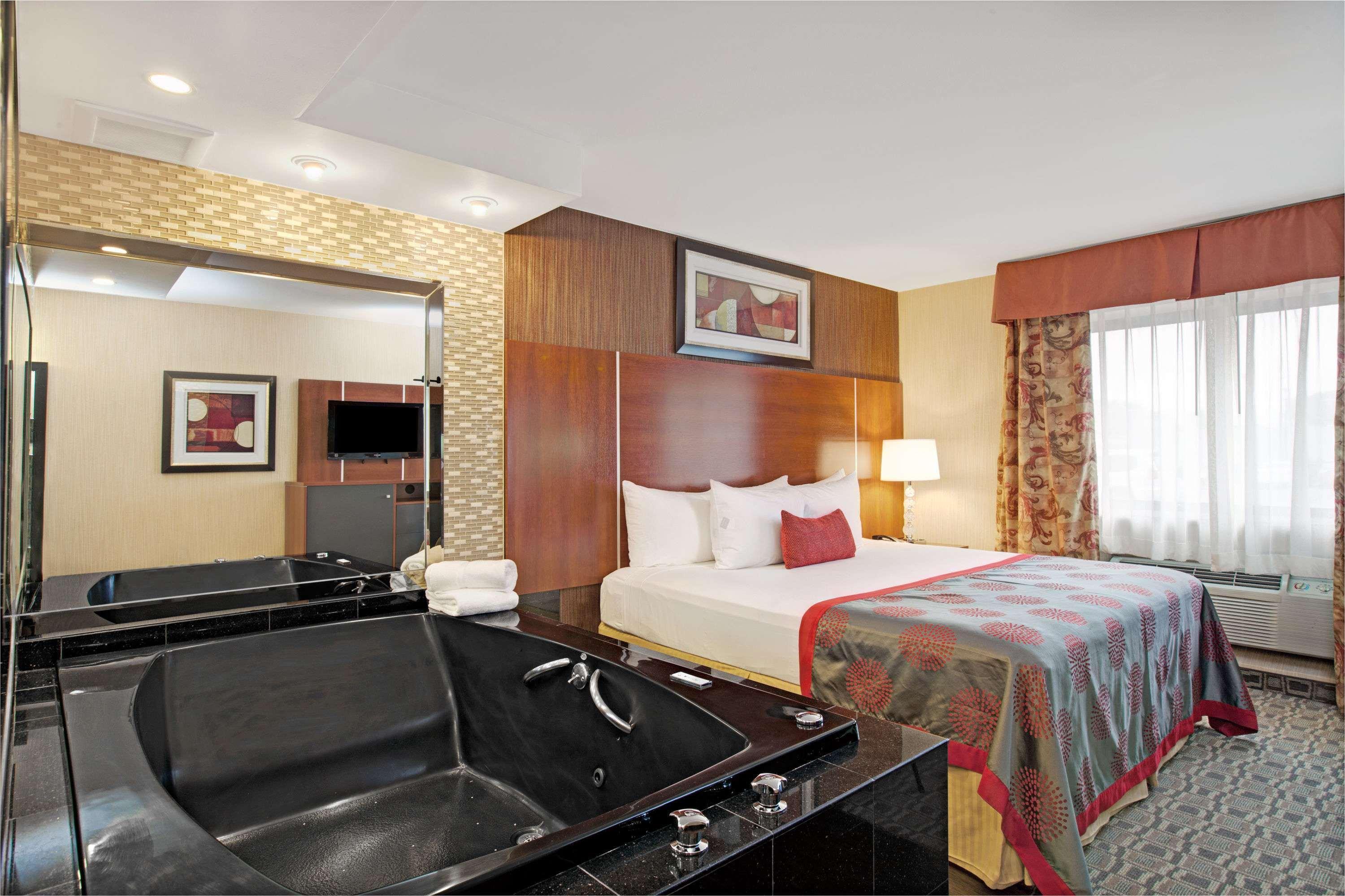 Ramada By Wyndham Staten Island New York City Exterior photo