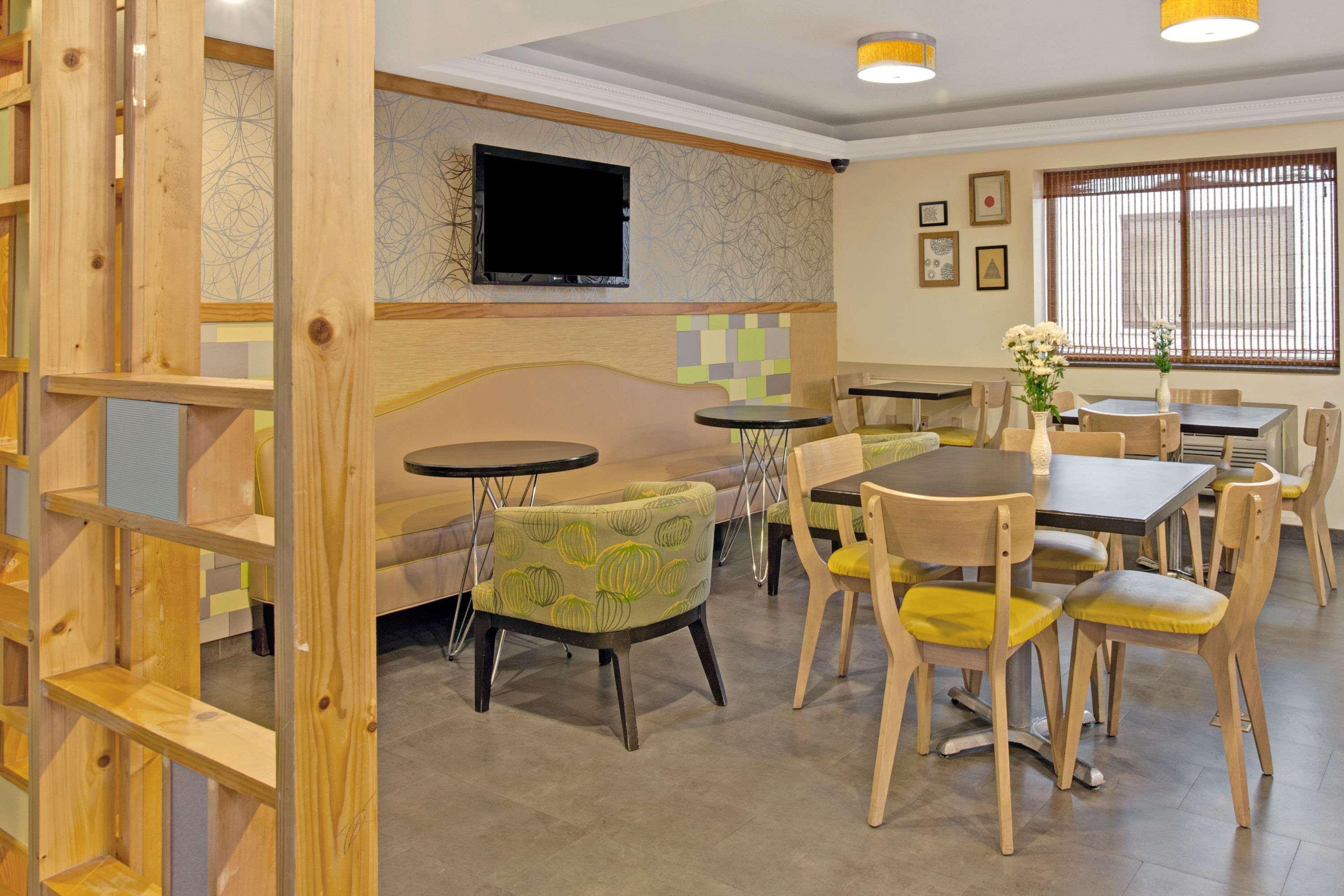 Ramada By Wyndham Staten Island New York City Exterior photo