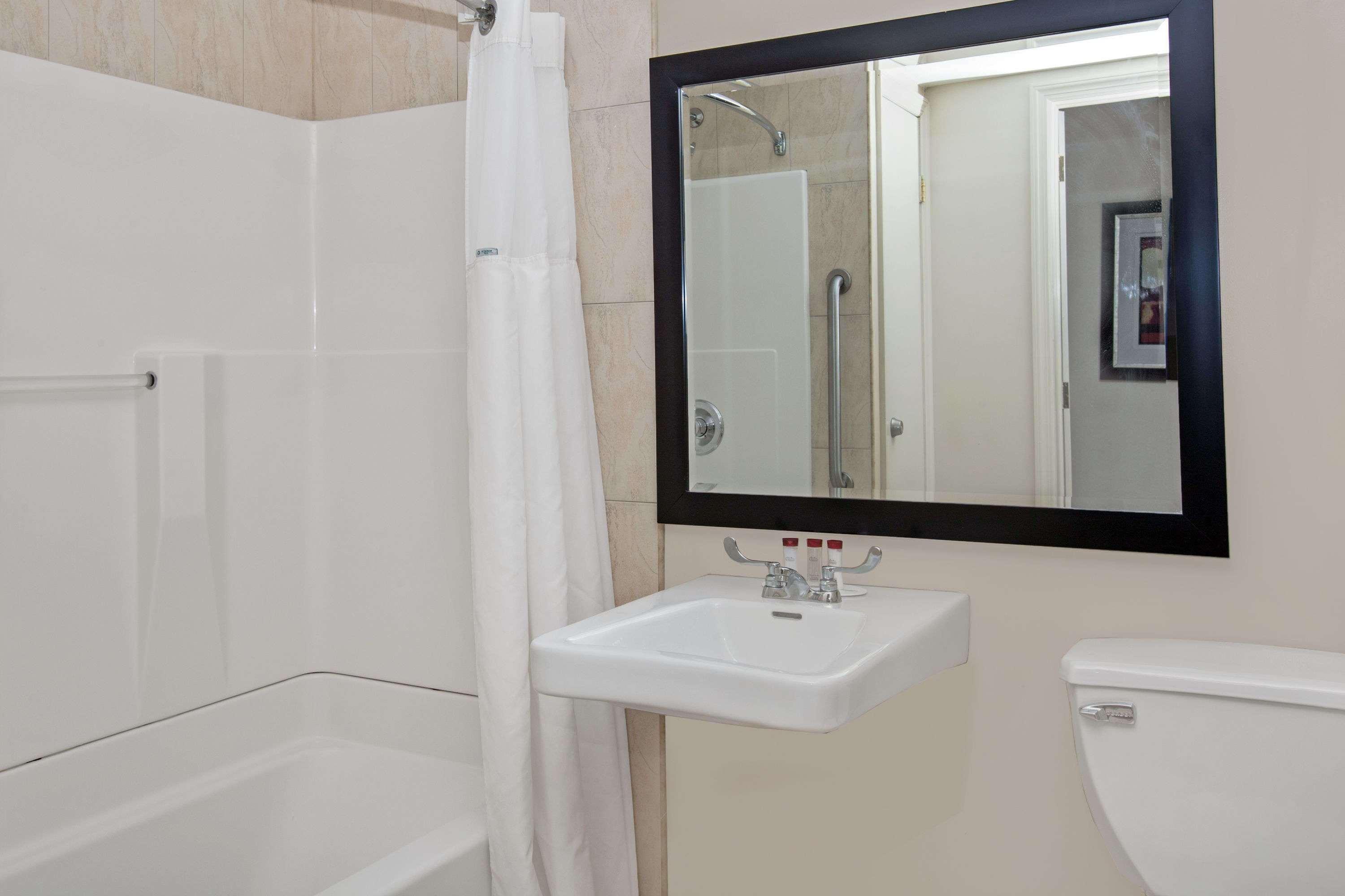 Ramada By Wyndham Staten Island New York City Exterior photo