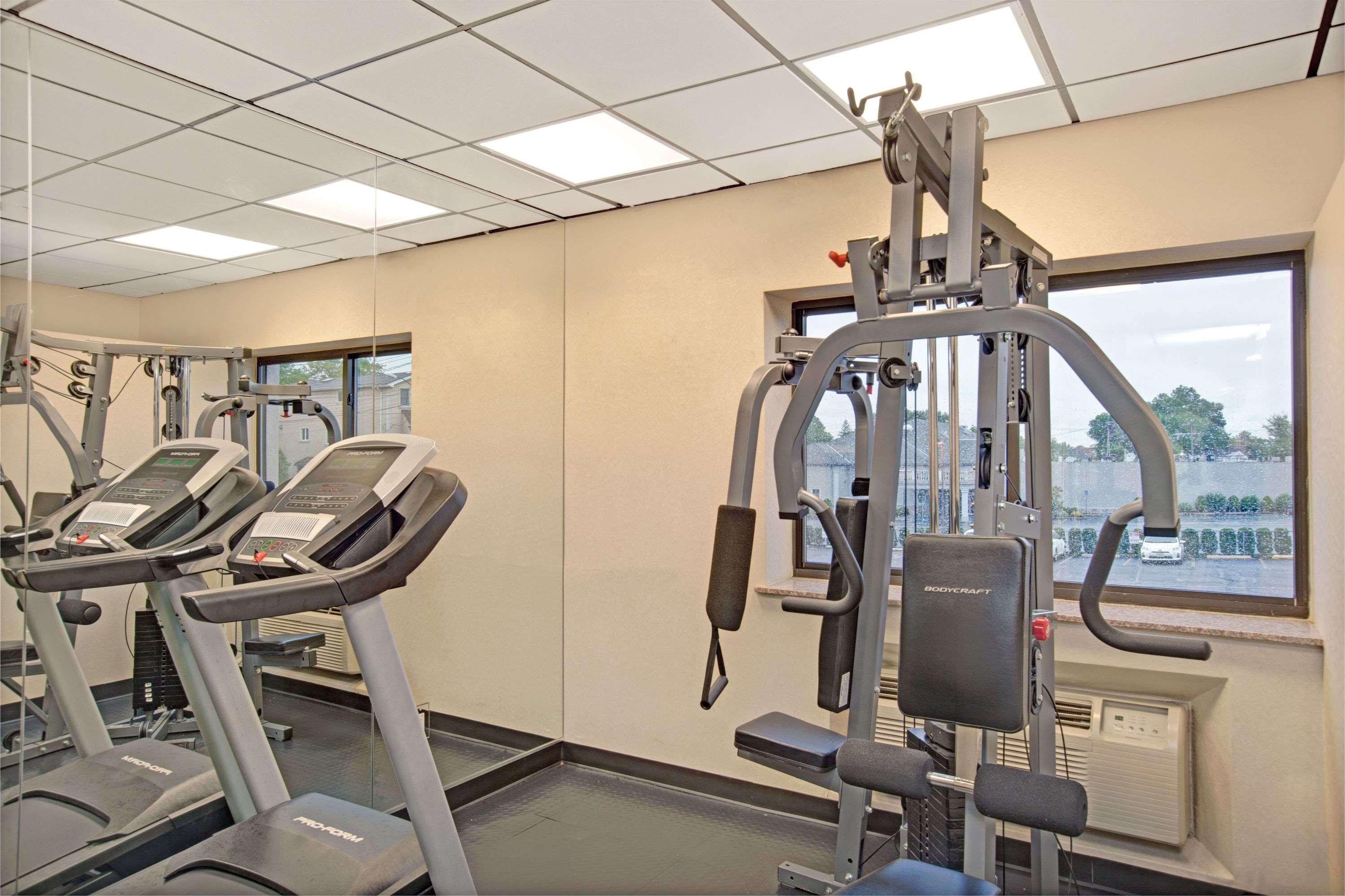 Ramada By Wyndham Staten Island New York City Exterior photo