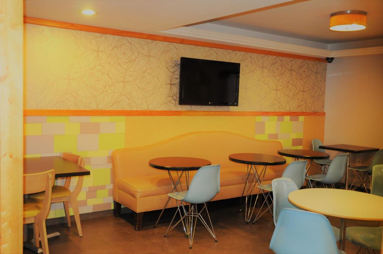 Ramada By Wyndham Staten Island New York City Exterior photo